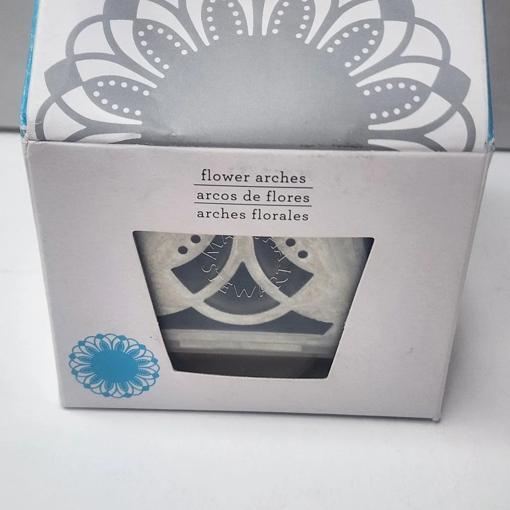 Martha Stewart Crafts Circle Edge Punch Cartridge Layered Flower Arches NIB